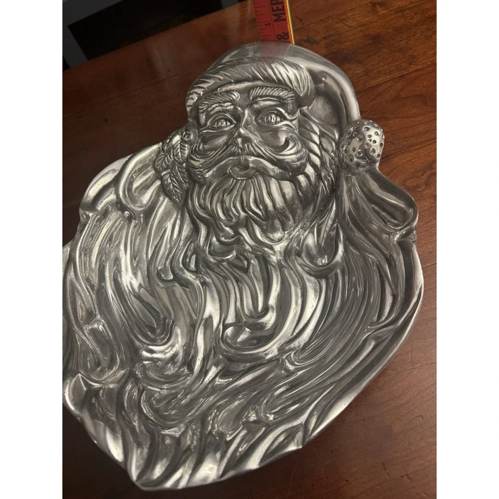 Vintage International Silver Co. Christmas Holiday Large Santa Claus Dish‎